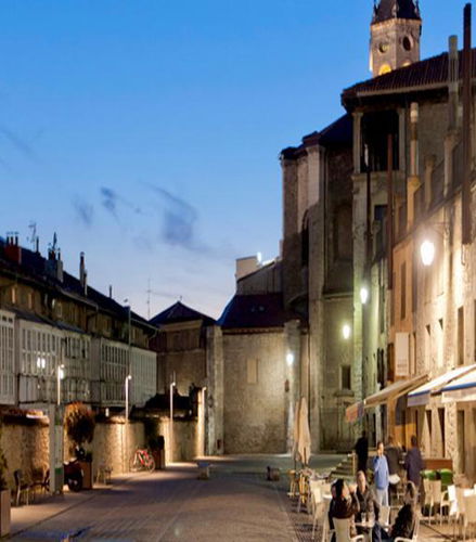 Foto de Tour privado: Vehículo y chófer a disposición en Vitoria-Gasteiz para servicio de cena o almuerzo